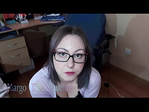 ❤️ Seksi dekle z očali globoko sesa dildo pred kamero Porno pri nas ❌